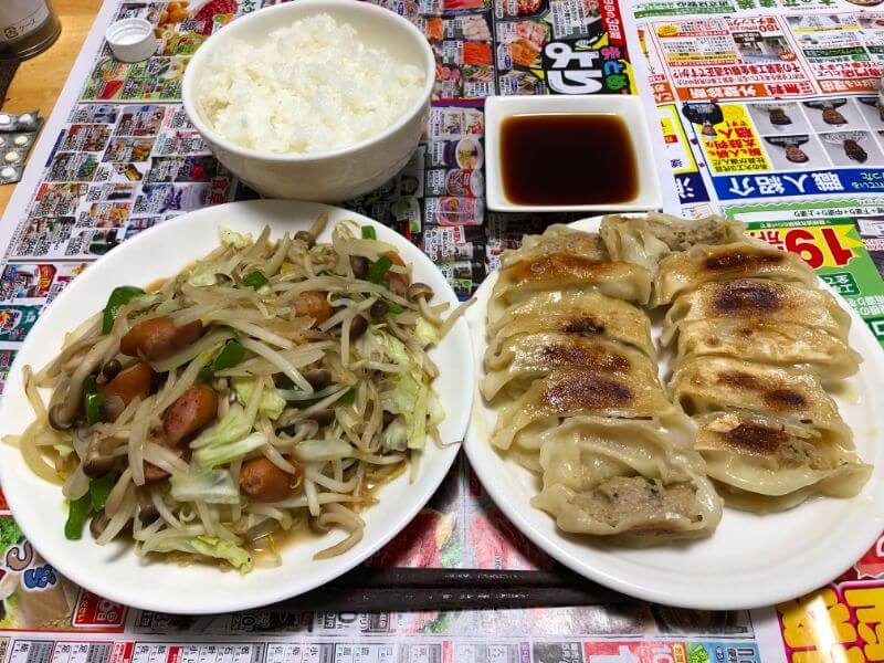 19.0827夕食-野菜炒めと餃子